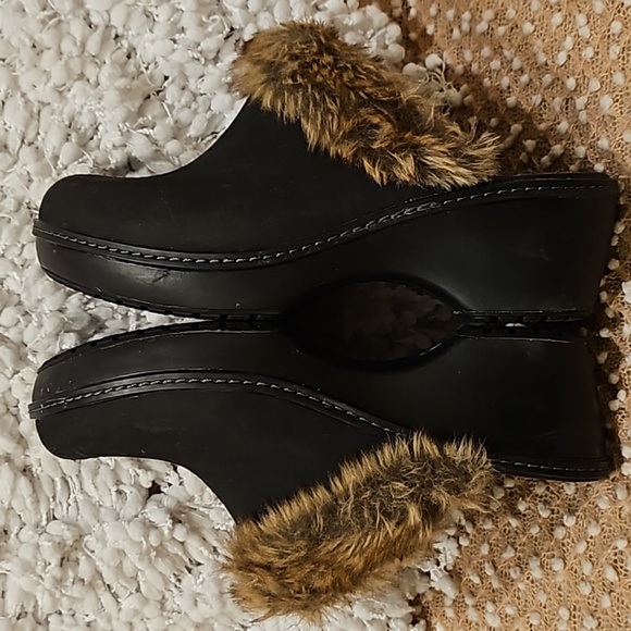 Crocs Mules - Picture 11 of 16